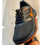 کفش کتانی بندی نایک رنگ مشکی نارنجی مناسب پیاده روی ،دویدن قابل استفاده در باشگاه